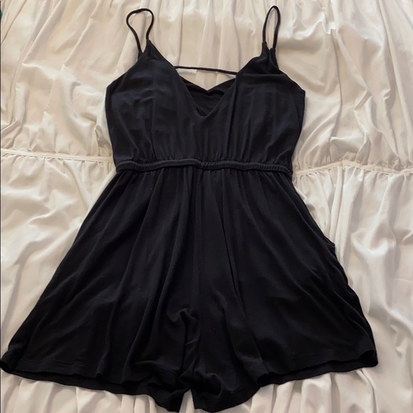 H&M woman’s romper - Picture 2 of 2